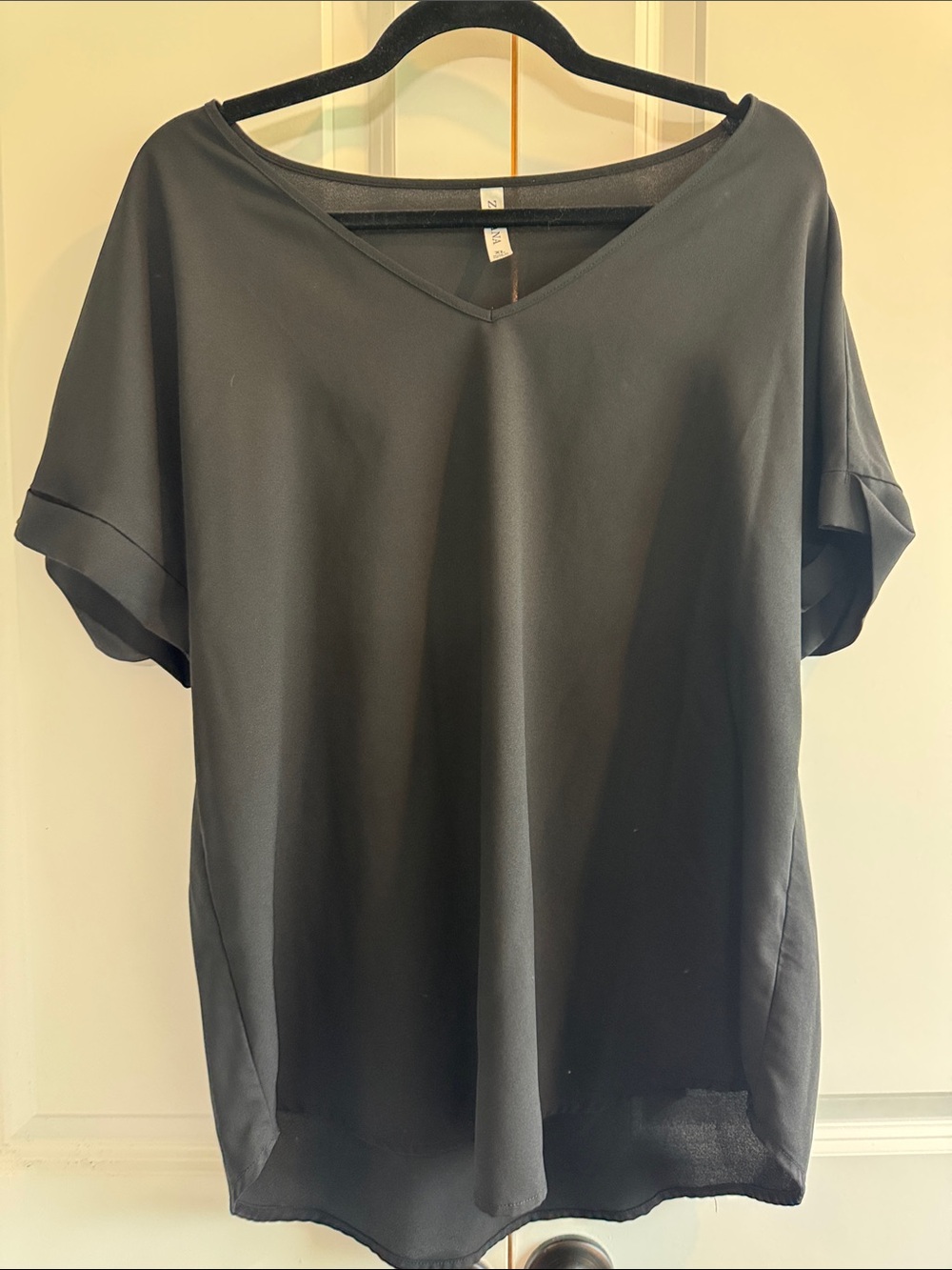 Zenana Outfitters Black V-Neck Short Sleeve Easy Top